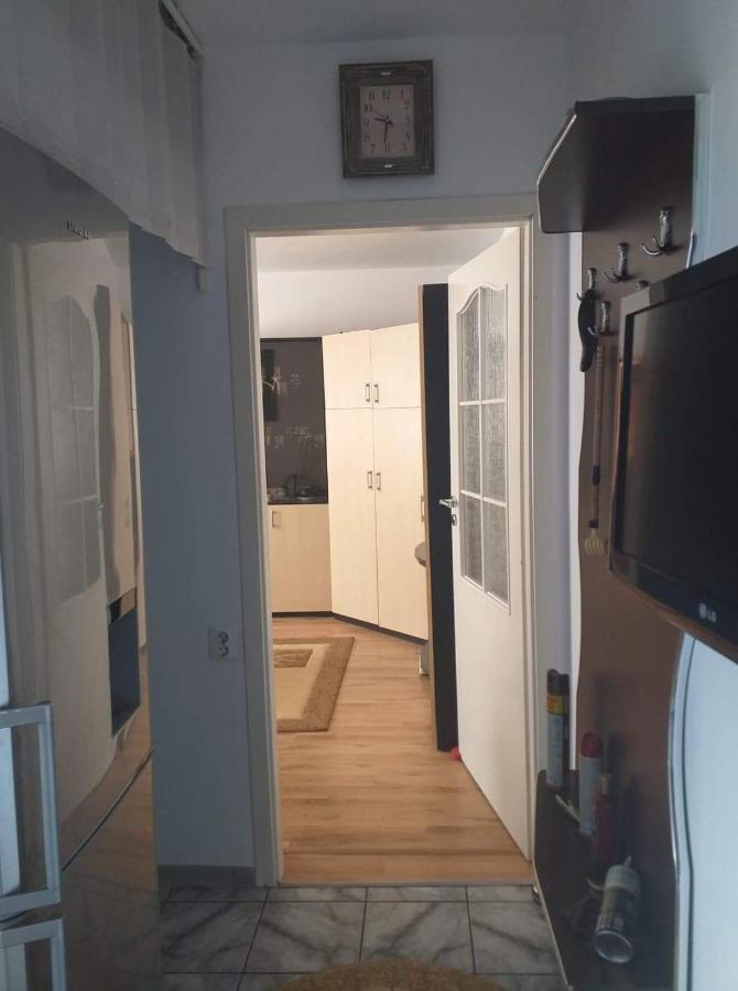 Apartament Cu Regim Hotelier In Dr.Tr. Severin Дробета-Турну-Северин Екстер'єр фото