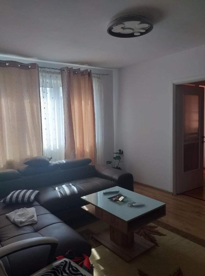 Apartament Cu Regim Hotelier In Dr.Tr. Severin Дробета-Турну-Северин Екстер'єр фото