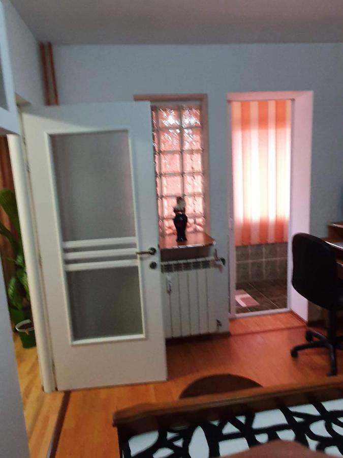 Apartament Cu Regim Hotelier In Dr.Tr. Severin Дробета-Турну-Северин Екстер'єр фото